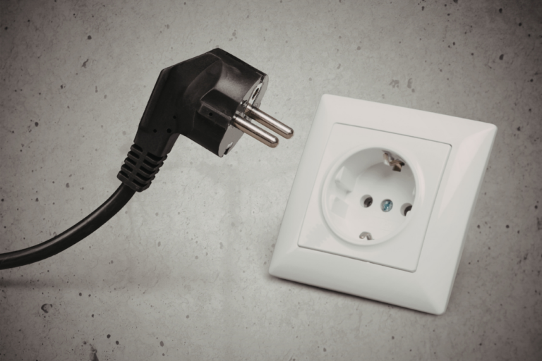 Samodzielna naprawa gniazdka elektrycznego