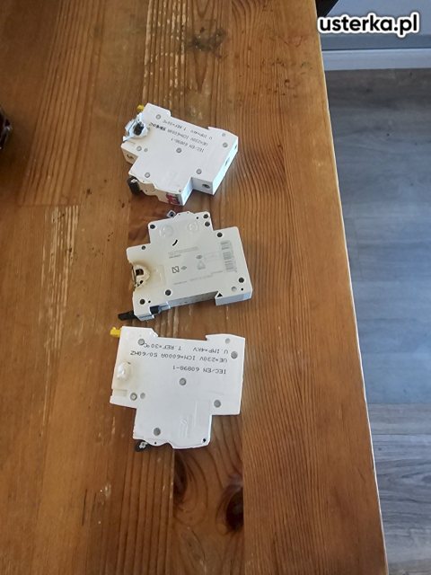 Drobne usterki elektryczne — Warszawa, zdjęcie z wizyty