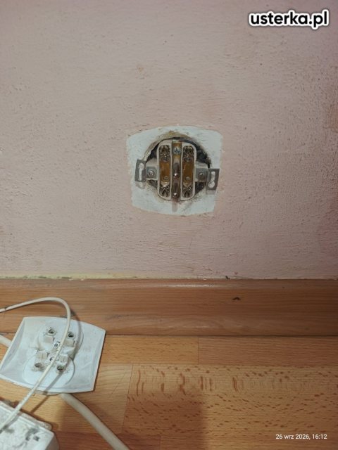 Serwis i montaż lamp, gniazdek i innych punktów — Warszawa, zdjęcie z wizyty