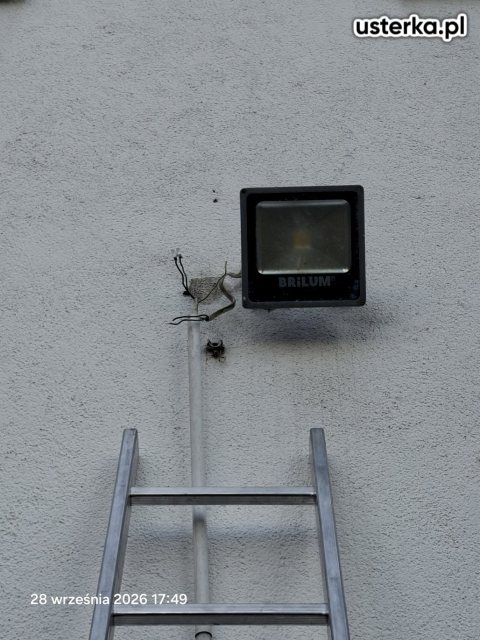 Serwis i montaż lamp, gniazdek i innych punktów — Warszawa, zdjęcie z wizyty