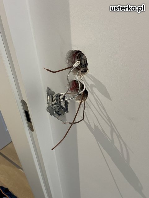 Serwis i montaż lamp, gniazdek i innych punktów — Warszawa, zdjęcie z wizyty