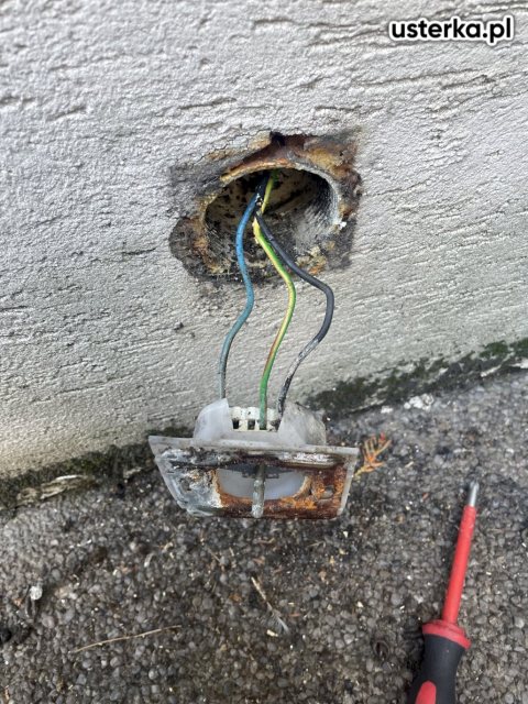 Drobne usterki elektryczne — Warszawa, zdjęcie z wizyty