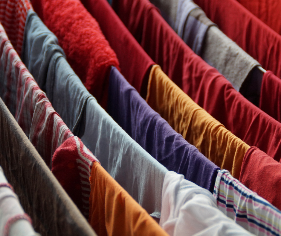 jak pozbyć się zapachu stęchlizny z ubrań, jak usunąc zapach stęchlizny z ubrań, jak usunąć przykry zapach z ubrań